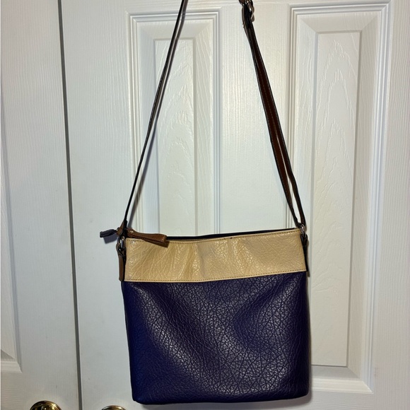 Two-Tone Leather Shoulder Bag with adjustable strap - Picture 3 of 8